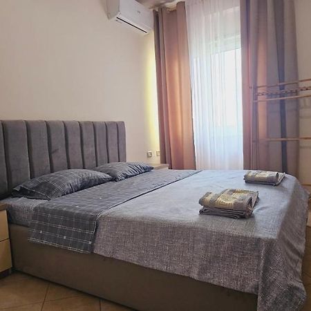 New Bazaar Side Bliss 2 Bed Room Apt With Free Garage 티라나 외부 사진