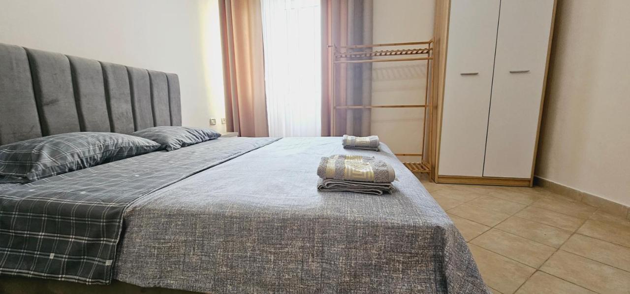 New Bazaar Side Bliss 2 Bed Room Apt With Free Garage 티라나 외부 사진