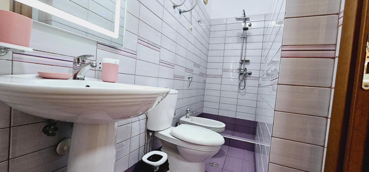 New Bazaar Side Bliss 2 Bed Room Apt With Free Garage 티라나 외부 사진